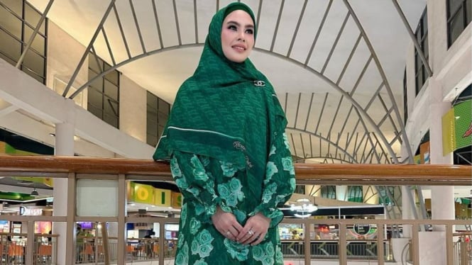 Klarifikasi Koleksi Tas Mewahnya, Netizen Singgung Kartika Putri Mirip Sandra Dewi