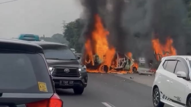 Mobil Gran Max Langsung Terbakar saat Kecelakaan Maut di Km 58, Ada 3 Unsur Penyebabnya