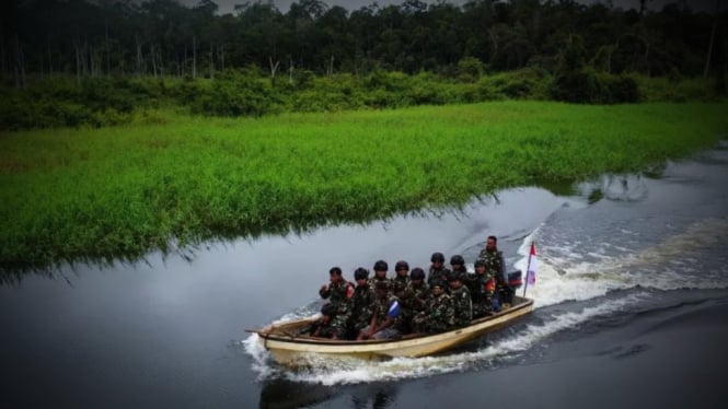 5 Jam Susuri Sungai Pasukan Raider Khusus TNI Temukan Bukti Penting NKRI di Hutan Papua Selatan