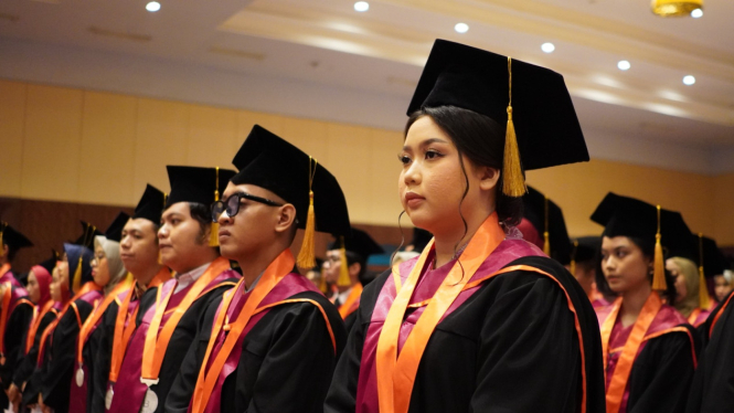 773 Lulusan Universitas Bakrie Memasuki Dunia Baru Siap Bersinergi untuk Indonesia