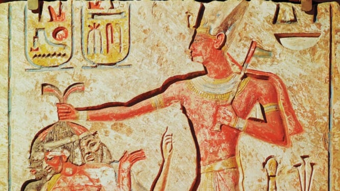 Arkeolog Temukan Bagian Patung Terbesar dari Sosok Firaun