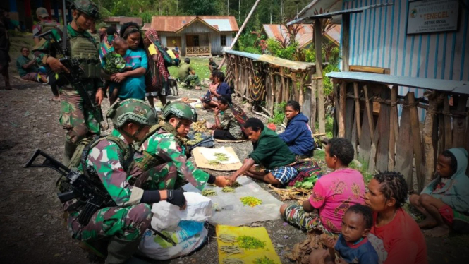 Baru Beberapa Hari Masuk Papua, Pasukan Buaya Putih Kostrad TNI Langsung Gass Borong Hasil Bumi