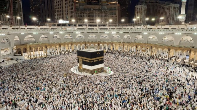 Biaya Haji RI Naik Saudi Malah Turun, Politikus Swedia Bakar Al Quran
