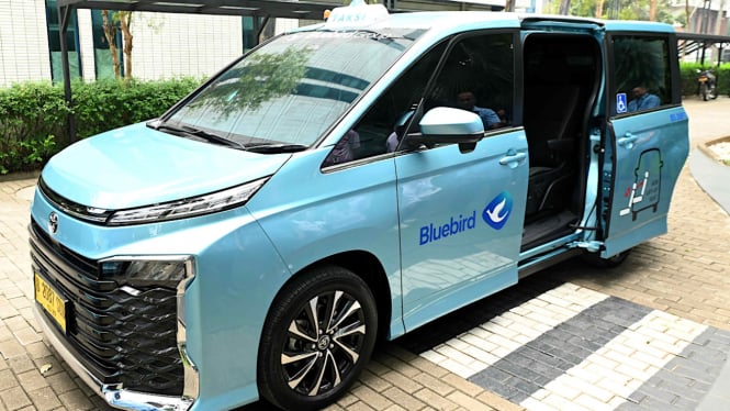 Bluebird Hadirkan Layanan Baru, Pakai Toyota Voxy