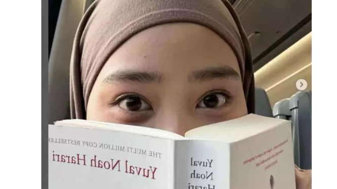 Buku Karya Penulis Israel yang Diduga Pengaruhi Zara Lepas Hijab Beredar di Indonesia