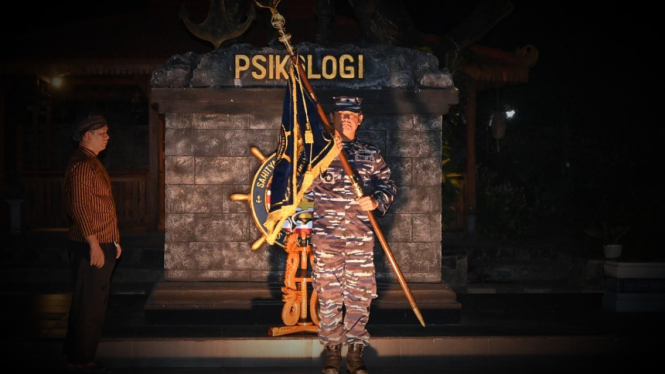 Di Malam Purnama Jenderal Edi Arak Pusara Sahitya Papag Paramaguna TNI ke Makam Putri Dewi Sekardadu