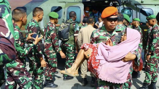 Helikopter Carakal TNI AU Dikerahkan Evakuasi Korban Banjir dan Tanah Longsor Kabupaten Luwu