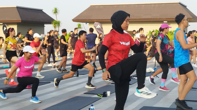 Hilangkan Rasa Terindimasi, Warga Bali Nge-Gym Bareng di Rooftop Mall