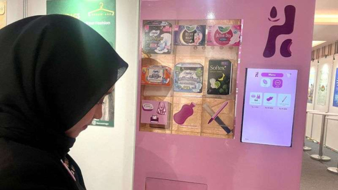 Inovasi Mahasiswi UI Ciptakan Vending Machine Khusus Produk Sanitasi Atasi Masalah Perempuan