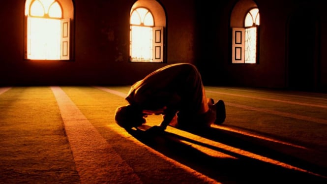 Kisah Mualaf Penyembah Api, Mencari Hidayah dan Akhirnya Memeluk Islam