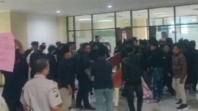 Mahasiswa UTM Bangkalan Demo Rektorat Buntut Ijazah tak Terdaftar di Kemendikbud Ristek