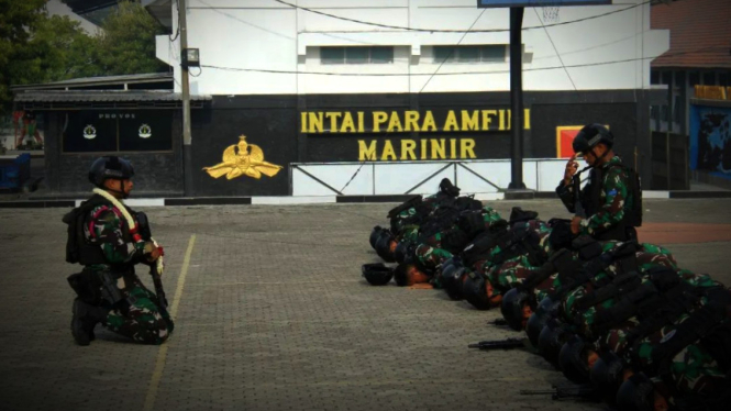 Mengharukan, Pasukan Khusus Rahasia Marinir TNI Sujud di Markas Usai Lumpuhkan 5 Pentolan OPM