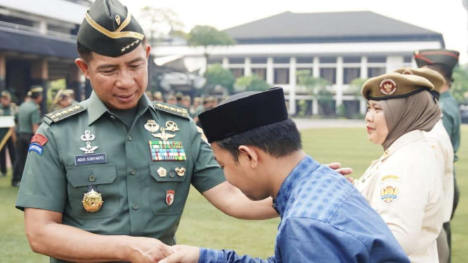 Momen Jenderal Agus Subiyanto Pamitan ke Prajurit TNI AD Sebelum Dilantik Jokowi Jadi Panglima TNI