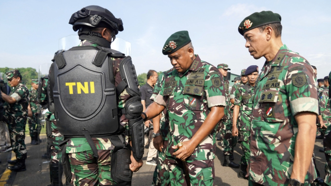 Pangkostrad Letjen TNI Saleh Mustafa Hadiri Apel Gelar Pasukan Pengamanan Pemilu 2024