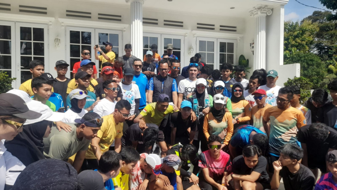 Pelari Berbagai Kota Jawa Barat Lari Ratusan Kilometer Dukung Bima Arya Maju Pilgub