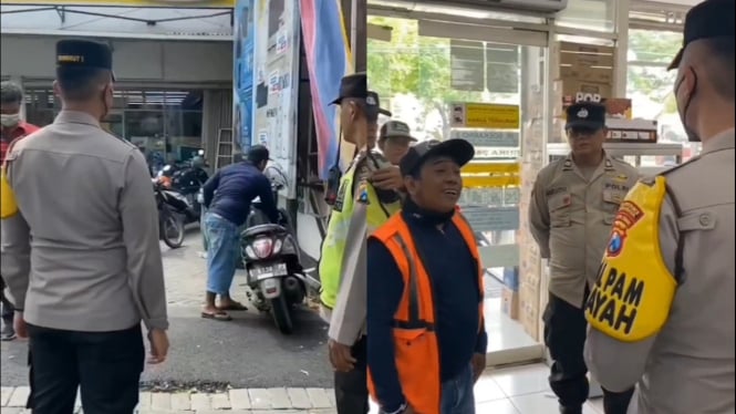 Penghasilan Tukang Parkir Minimarket di Jakarta Capai Belasan Juta per Bulan, Masih Mau Bayar?