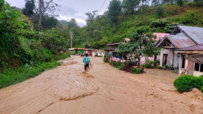 Solok Banjir, Kontroversi Ustaz Mizan hingga Rel Layang Solo