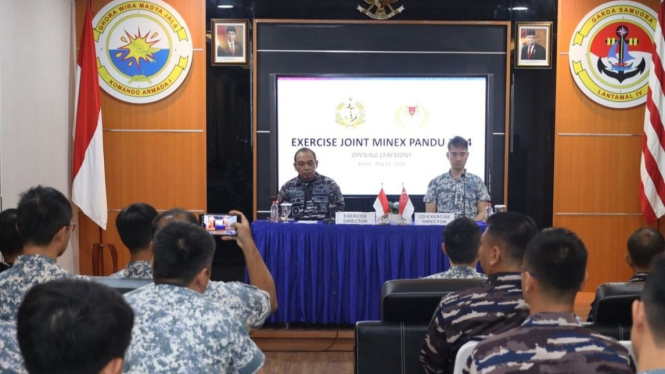 TNI AL dan Angkatan Laut Singapura Gelar Latihan Memburu Ranjau Laut di Perairan Kepri