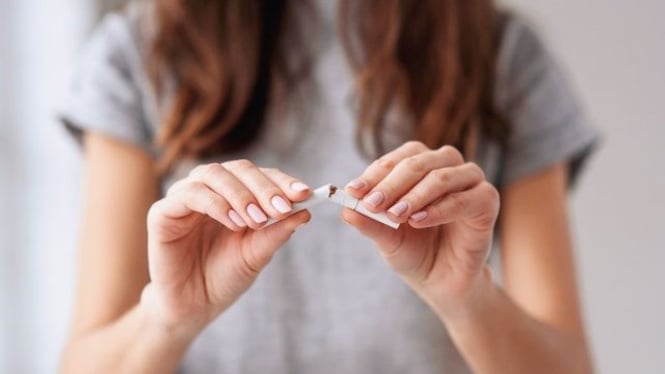 5 Cara Alami untuk Berhenti Merokok, Dukungan Sosial Jadi yang Terpenting