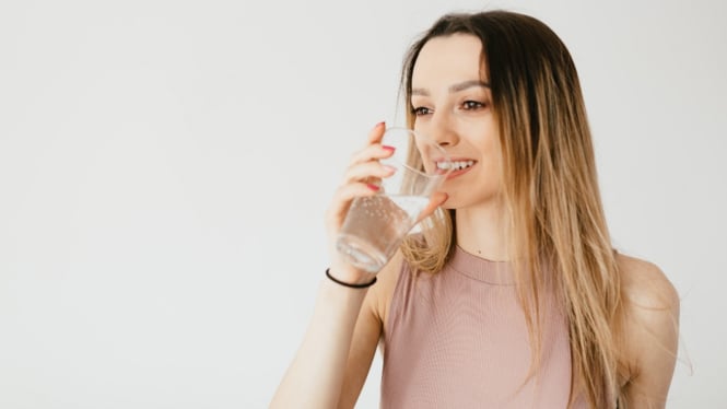 8 Manfaat Minum Air Putih Sebelum Tidur Malam, Bisa Seperti Ini