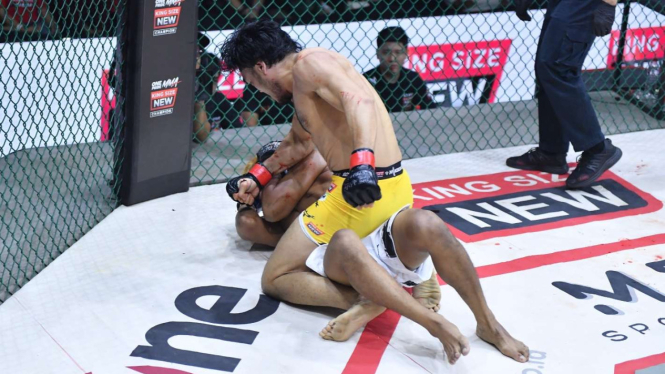 Angga The Hitman Bangkit! Tumbangkan Supriandi Naibaho dengan TKO Brutal di One Pride MMA 78