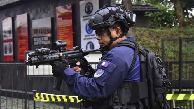 Berhasil Lumpuhkan Teroris, Dankormar Mayjen TNI Endi Dapat 2 Brevet Pasukan Elite TNI AL Sekaligus