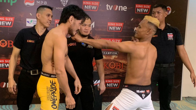 Lolos Timbang Badan, Angga vs Supriandi Saling Jatuhkan Mental Jelang One Pride MMA 78 di GBK
