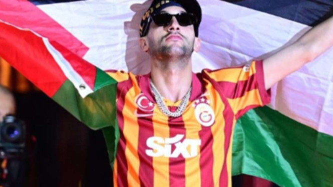 Momen Hakim Ziyech Kibarkan Bendera Palestina saat Perayaan Juara Liga Super Turki