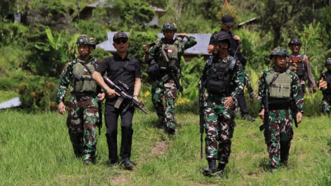 Nyali Besar Jenderal Bintang Tiga Berdarah Kopassus TNI AD Tembus Daerah Rawan Homeyo Papua
