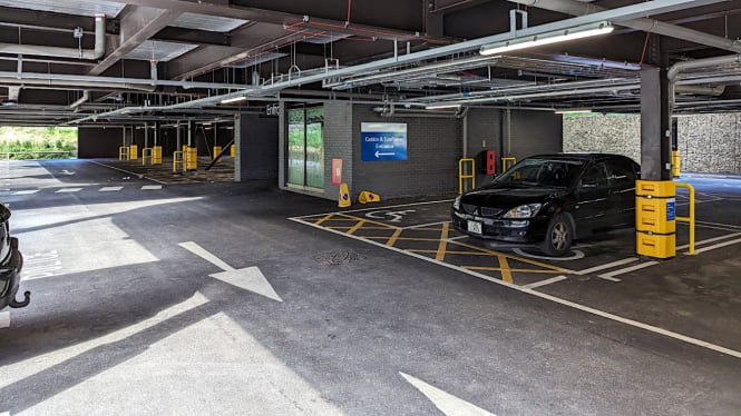 Parkiran Rumah Sakit Ini Sediakan SPKLU, tapi Mobil Listrik Dilarang Masuk