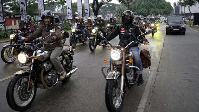 Ratusan Pengguna Motor Royal Enfield Padati Tangerang