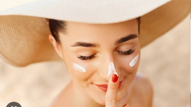 7 Tips Pakai Sunscreen yang Tepat, Dijamin Bisa Hempas Komedo