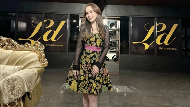 Bangga Promosikan Batik, Desainer Barbie Awliya Berjuang Keras di Paris