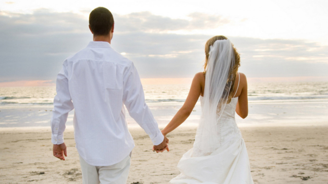 Benarkah Pernikahan Membuat Kita Jauh Lebih Bahagia? Sebuah Jajak Pendapat Baru Berikan Jawabannya