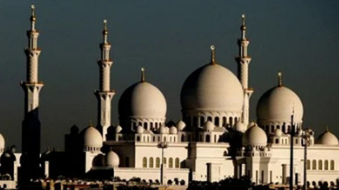 Inspiratif, Merayakan Ulang Tahun dengan Berbagi ke Masjid