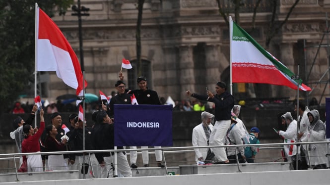 Penampakan Tim Indonesia di Pembukaan Olimpiade 2024 Paris