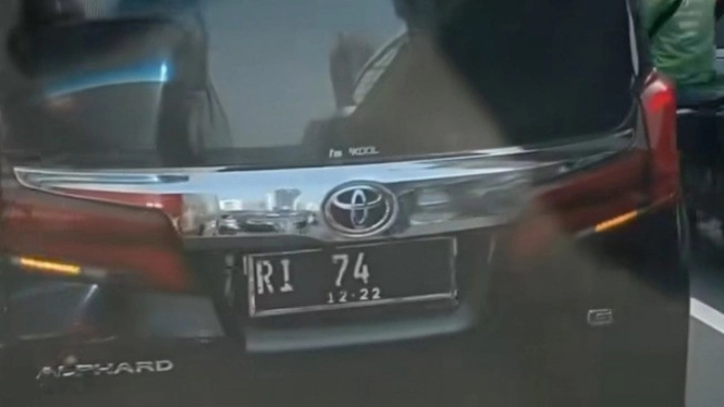 Viral Pelat Mobil Alphard RI 74 Diduga Milik Wantimpres sudah Kedaluwarsa, Netizen Geram