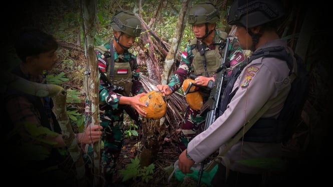 Kejadian Tak Terduga di Hutan Papua, Pasukan Braja Sakti TNI Temukan Plastik Merah Isinya Bikin Fly