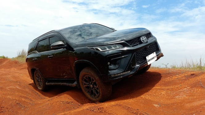 Persaingan SUV Raja Jalanan, Lebih Laku Pajero Sport Baru atau Fortuner Baru