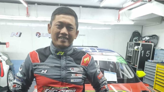 Orang Brebes Ini Menjadi Pembalap Indonesia Pertama yang Juara di TCR Asia