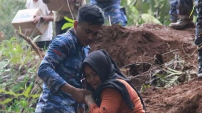 Danlanud Kolonel Alfian Pimpin Pasukan Tembus Daerah Terisolir Bantu Korban Bencana Alam Cianjur