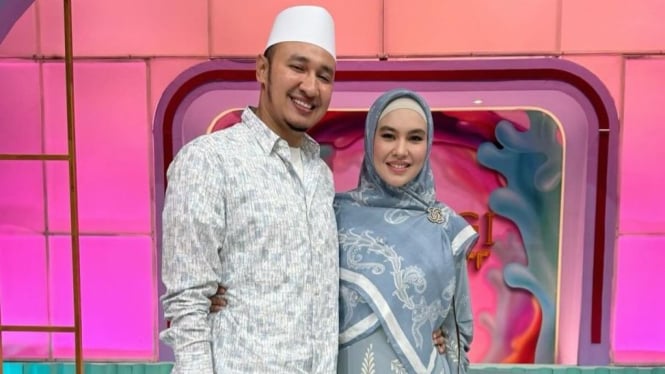 Habib Usman Suami Kartika Putri Sindir Perempuan yang Suka Joget di Sosmed: Itu Belum Hijrah, Naudzubillah!