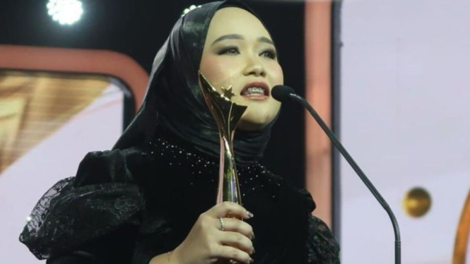 Sara Rahayu Raih Penghargaan di Anugerah Dangdut Indonesia 2024